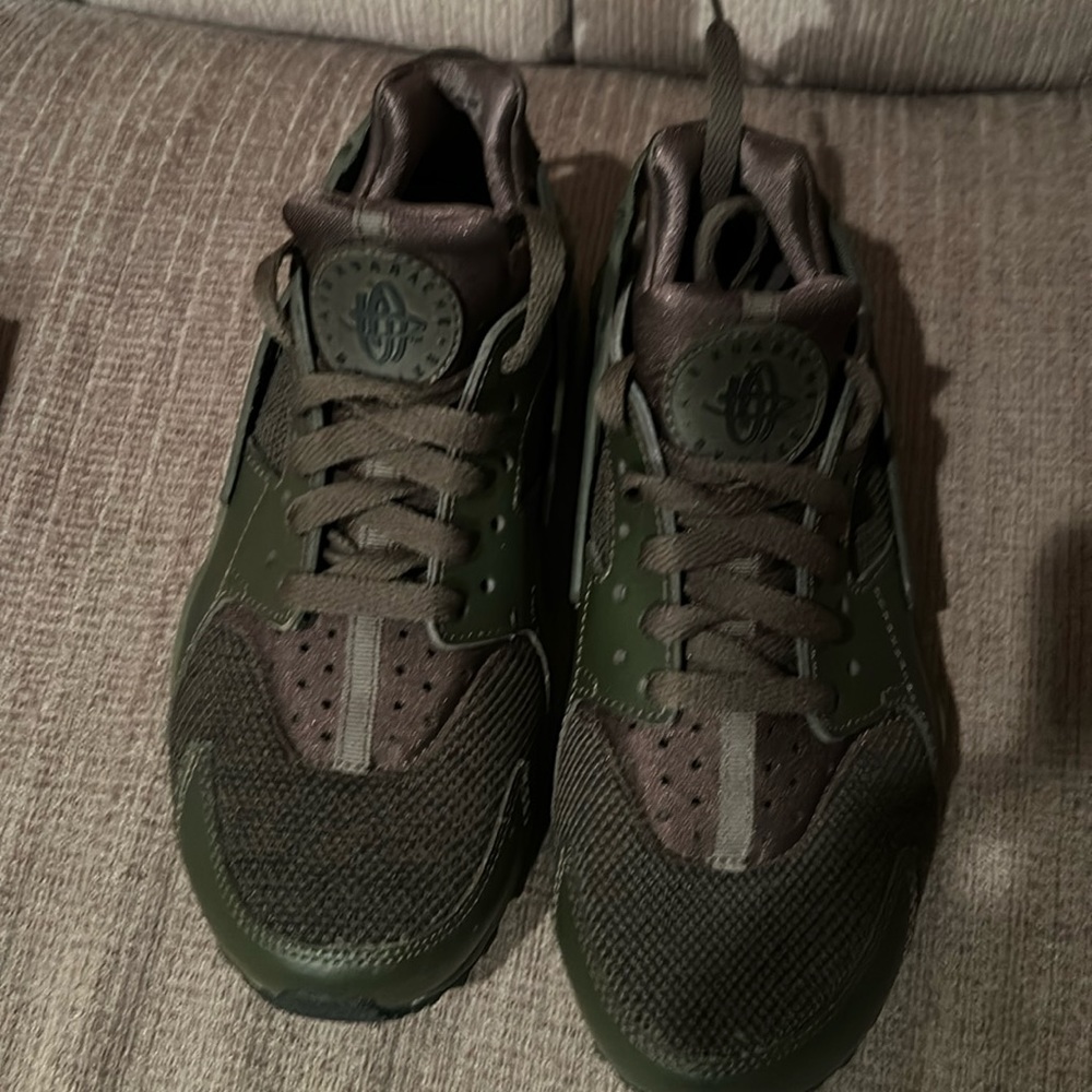 Nike air huaraches size 6